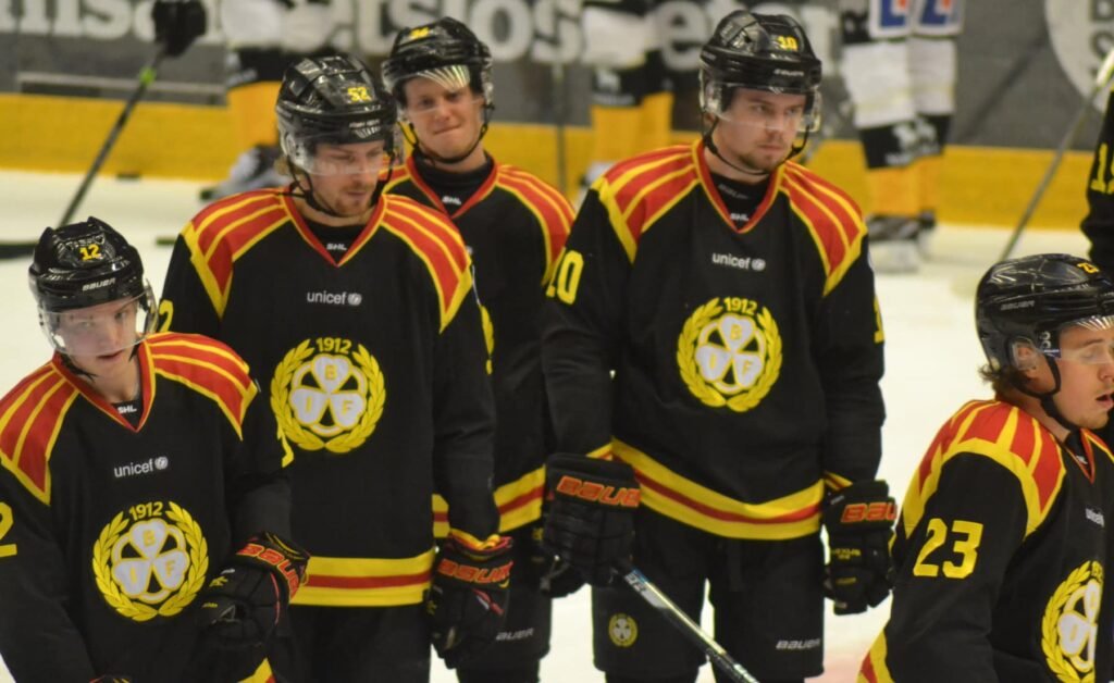 Brynäs IF:s värdekris: Hur bör klubben hantera anklagelser mot sina spelare samtidigt som den balanserar sin roll som en samhällsledare?